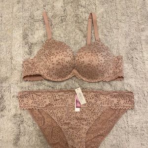 Lingerie set NWT beautiful.